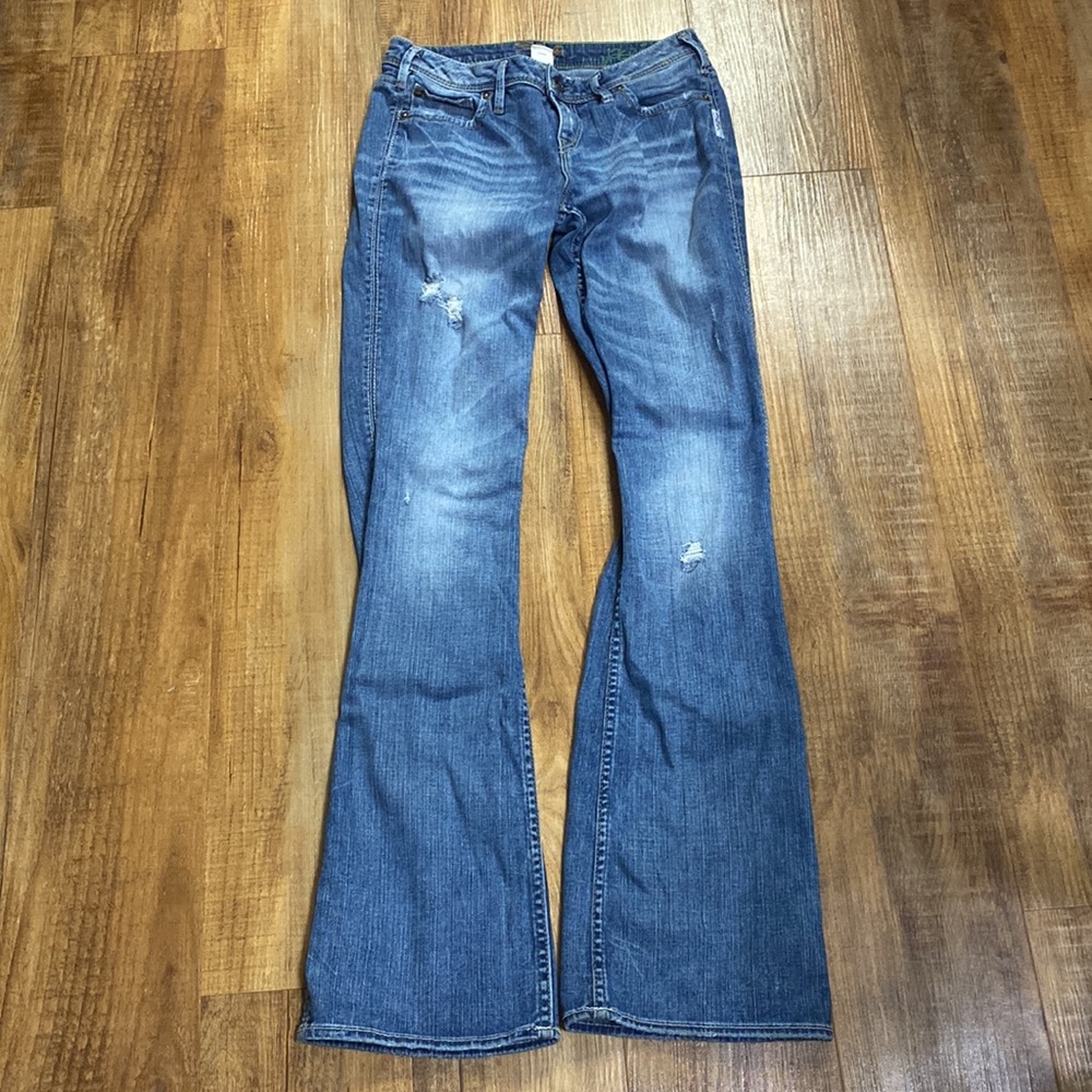 Silver jasmine light wash distressed flare jeans size 27